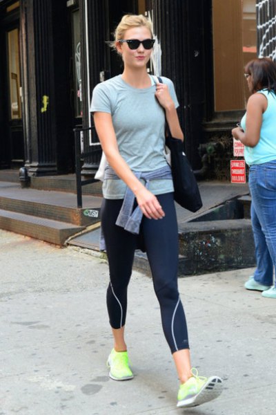gray t-shirt with black short-cut fitness leggings and yellow sneakers