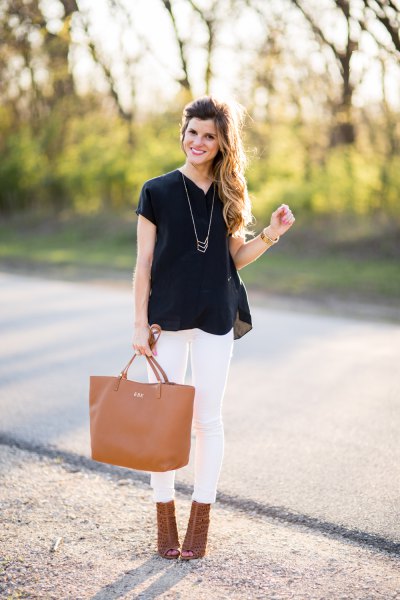 black chiffon short sleeve blouse with white skinny jeans