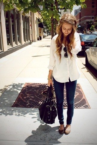 white linen boyfriend shirt with dark jeans and matt brown leather shoes with rounded toes