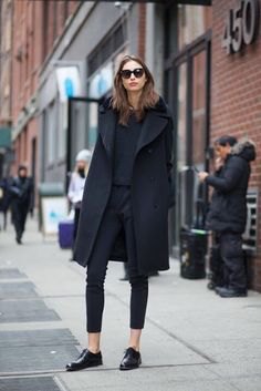 black long wool coat with skinny jeans and leather trestles
