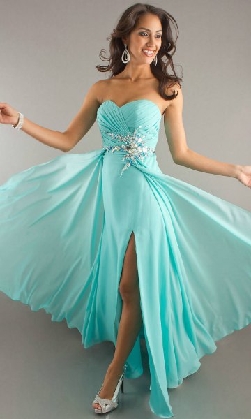 Sweetheart neckline fit and flare floor-length chiffon dress with open toe heels
