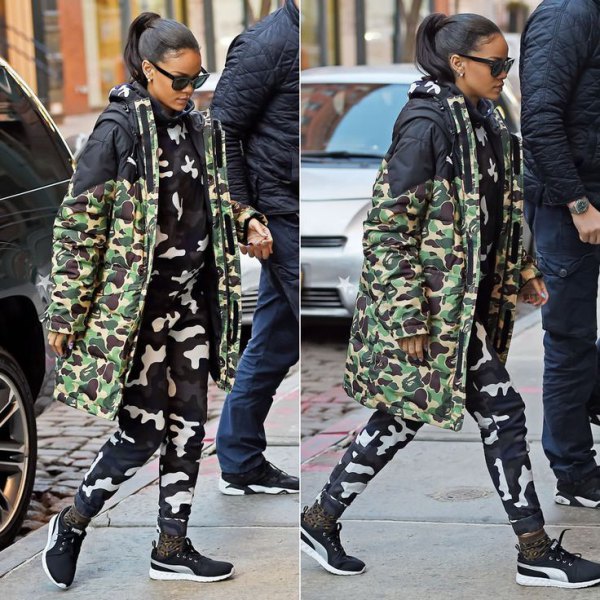Midi camo jacket with matching trousers and sneakers