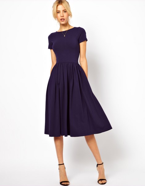 Dark blue, short-sleeved midi dress with fit and flap with matching open toe heels