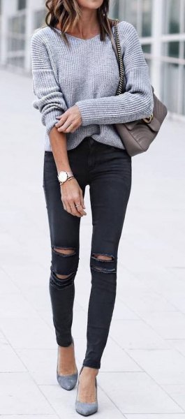 gray knitted sweater with black skinny jeans