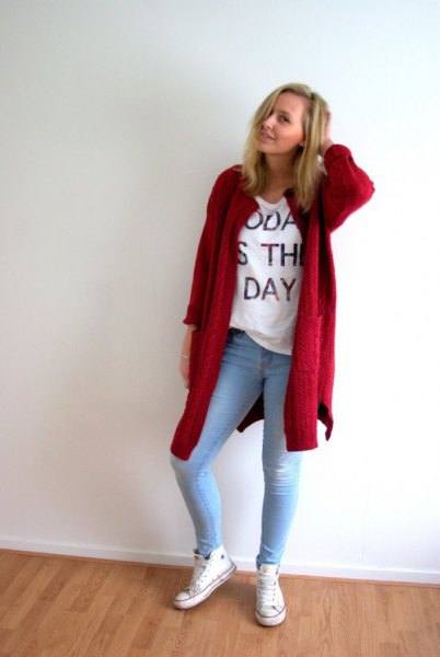 red longline cardigan with white graphic t-shirt and light blue skinny jeans