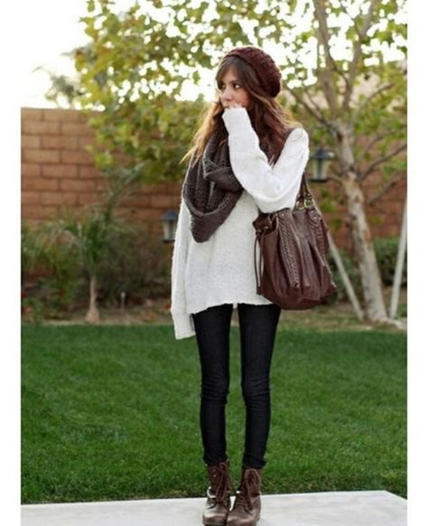 oversized white sweater with gray scarf and black skinny jeans