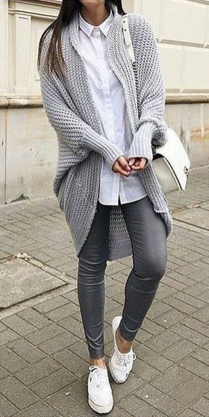 Rough knit sweater with white longline shirt