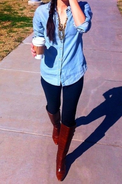 Light blue chambray shirt with buttons, dark blue leggings and leather boots