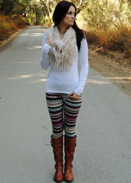 Long sleeve tunic T-shirt with black and white tribal printed leggings