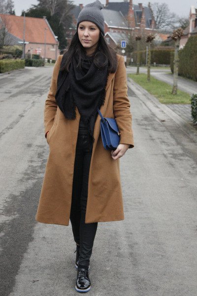 Rouge pink long wool coat with black scarf and matching skinny jeans