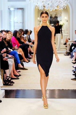 form-fitting mini dress made of black halter neck with gold sandals