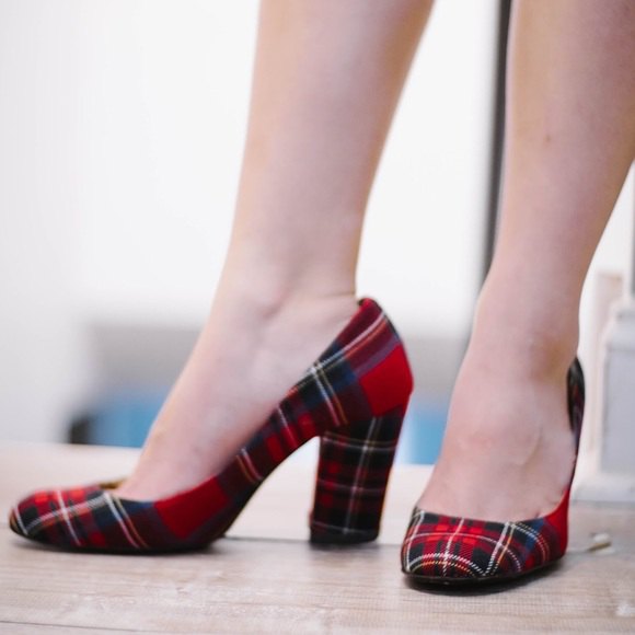 red and black checkered ballerinas with white shirt and pencil skirt