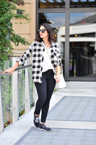plaid boyfriend shirt with skinny jeans and black hiking shoes