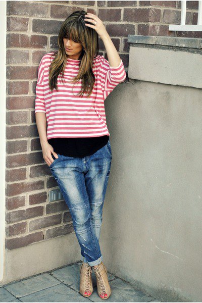 pink and white striped long-sleeved T-shirt with blue tied jeans