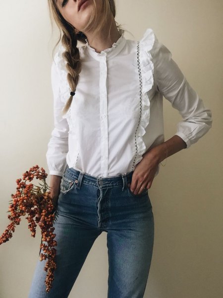 white long-sleeved shirt with ruffled buttons and blue skinny jeans