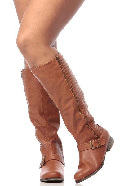 knee high boots made of brown leather with zipper and gray sweater dress
