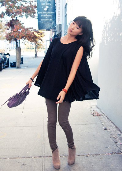 black chiffon tunic blouse with gray skinny jeans and short suede boots with zip
