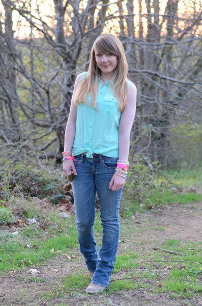 knotted shirt with mint chiffon sleeves and slim jeans