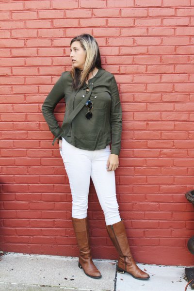 Olive green t-shirt with matching cardigan and white skinny jeans