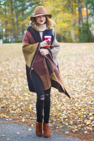 Brown and navy blue wrap sweater with floppy hat and skinny jeans