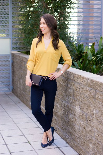 buttonless blouse with V-neck, black chinos and pointed toe heels