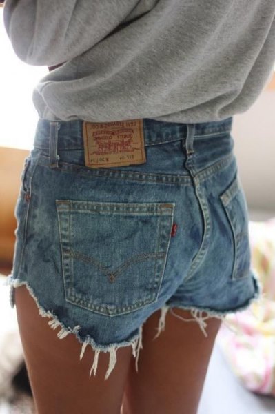 heather gray sweatshirt with blue Levis jeans shorts with high waist