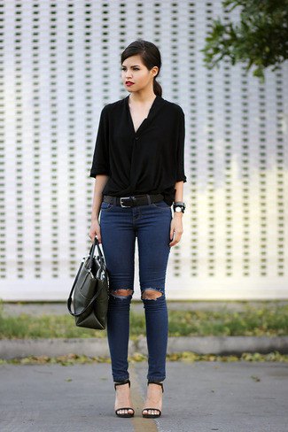 black shirt with half sleeves and torn dark blue skinny jeans