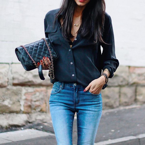 black, slim-cut shirt with buttons and light blue skinny jeans
