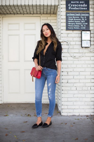 black button-down shirt with light blue skinny jeans with cuffs