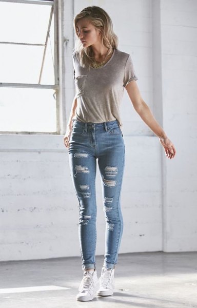 gray t-shirt with pocket front and light blue skinny jeans