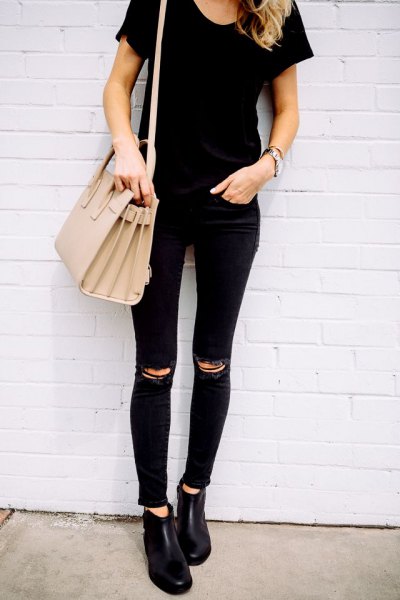 black t-shirt with matching torn skinny jeans and pink purse