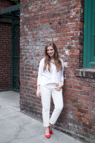 white long-sleeved t-shirt with V-neck, matching boyfriend jeans and orange heels