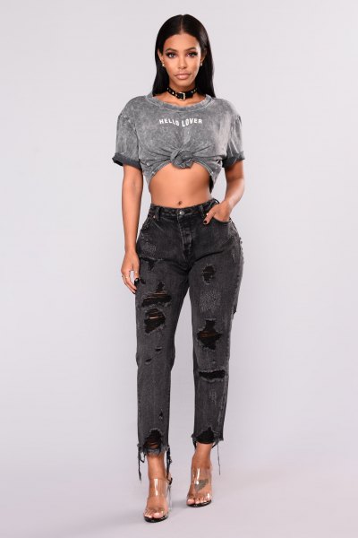 gray knotted t-shirt with black boyfriend jeans and transparent heels
