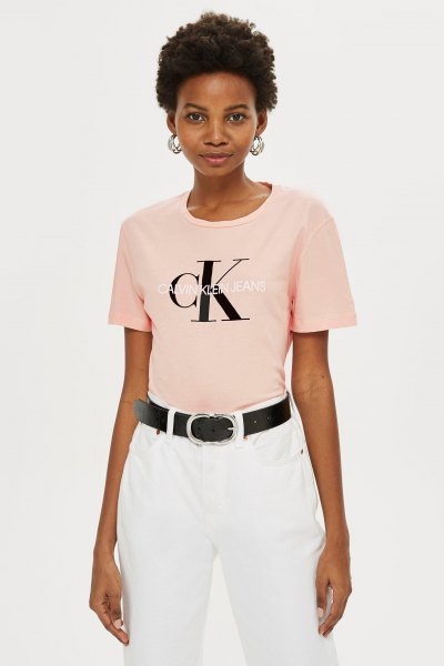 Light pink tailored graphic t-shirt with white straight leg jeans
