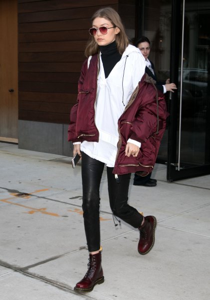 Bomber jacket with white tunic with V-neck and winter leather leggings