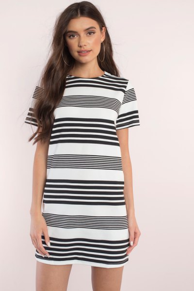 black and white randomly striped short-sleeved mini dress