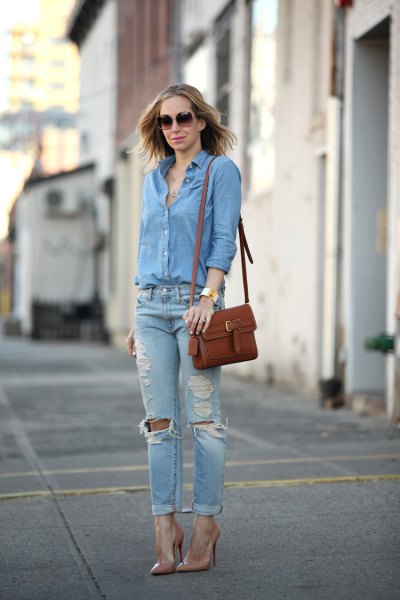 blue shirt with buttons and ribbed jeans with cuffs and a slim fit