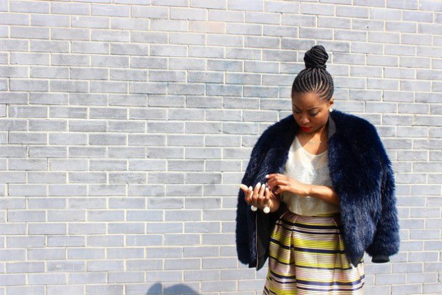 dark cotton jacket in faux fur with yellow and blue waist skirt with high waist