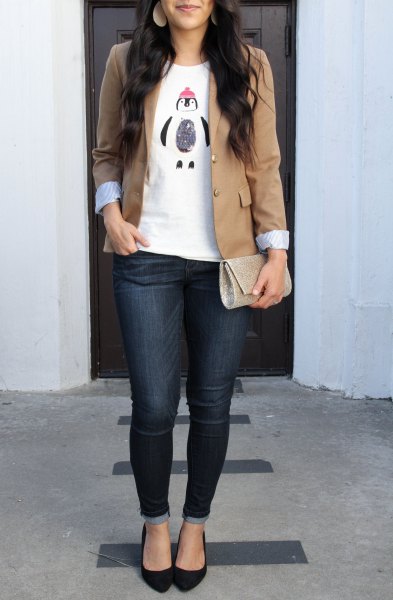 fitted jacket with white print tee and dark blue skinny jeans