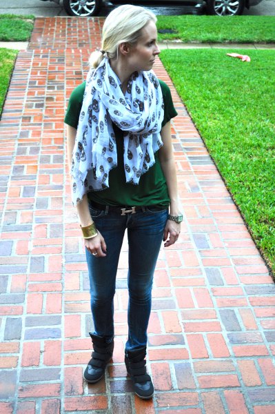 gray t-shirt with blue printed scarf and slim fit jeans