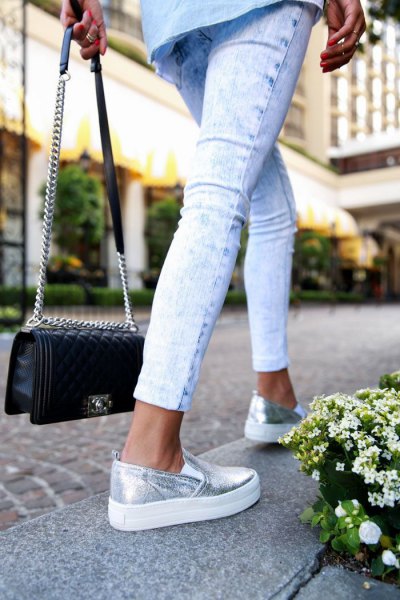 light blue chambray button up shirt with cropped slim jeans and silver platform sneakers