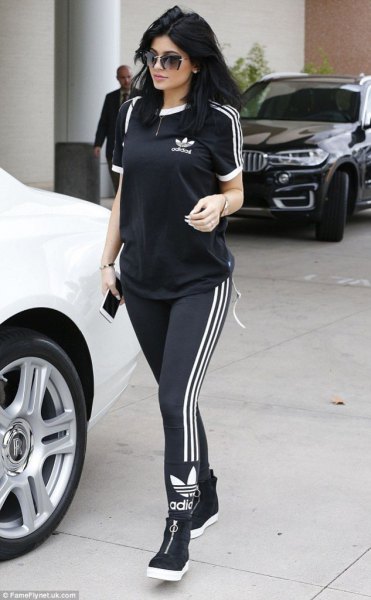 black and white t-shirt with running pants and high trainers
