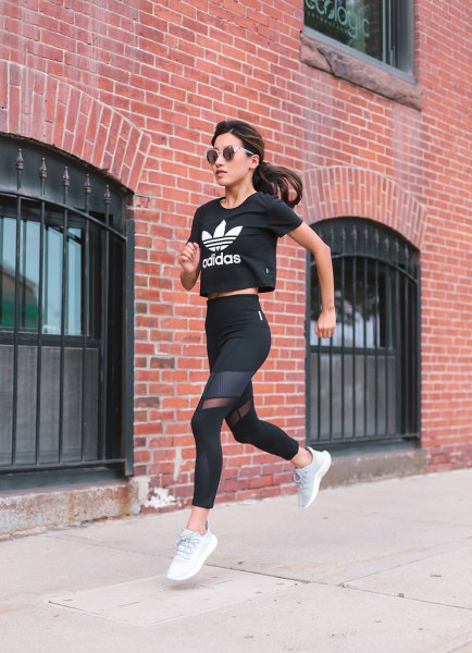 Short black and white t-shirt with semi-transparent fitness leggings