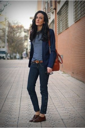 Navy blazer with a blue and white striped t-shirt and oxford shoes
