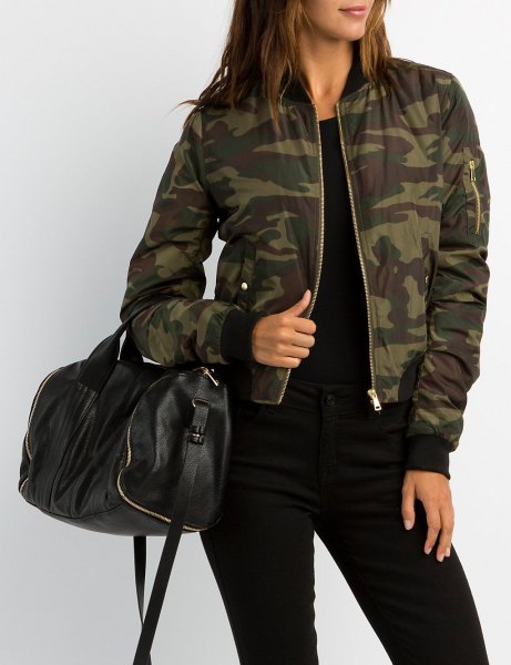 Camo windbreaker with black top and skinny jeans