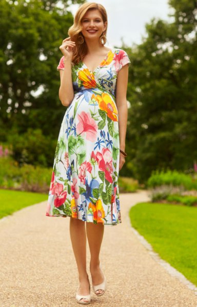 Fit with floral printed cap sleeves and flared midi dress with open toe heels