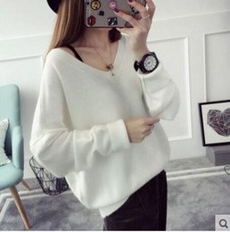 white, chunky sweater with V-neck and black felt hat