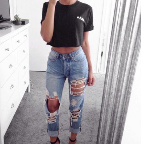 black short t-shirt with destroyed mom jeans