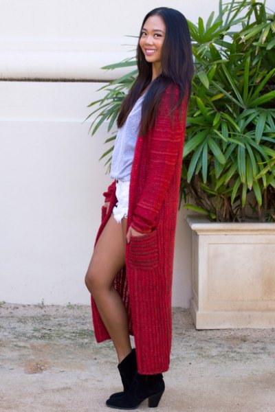Maxi ribbed red cardigan with a sky blue sweater and white mini shorts