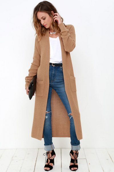 brown maxi cardigan with blue jeans with high cuffs